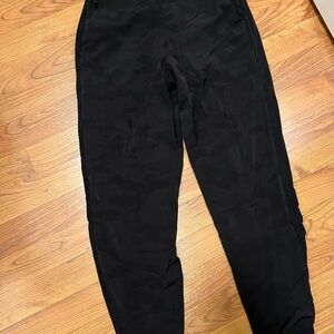 Women’s Athleta Brooklyn Textured Lined Black Camouflage Joggers